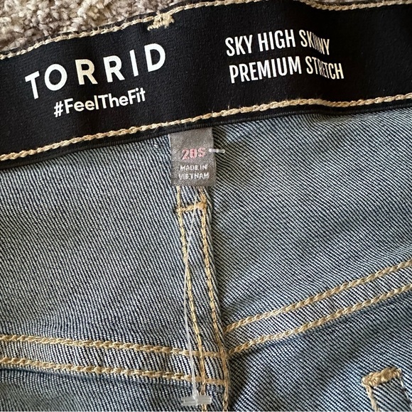 NWT Torrid Sky High Skinny Premium Stretch High-Rise Jean 28S Dark Wash - Picture 8 of 12